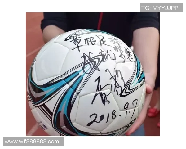 揭开足球明星卡片的神秘面纱一探究竟的精彩拆解视频